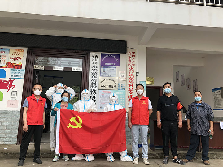 1党员干部在疫情防控一线.jpg