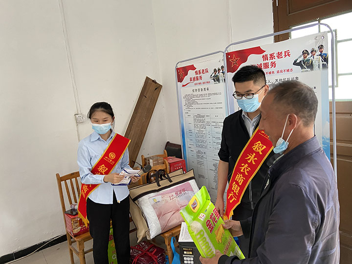 2向群众宣传和普及反诈骗知识.jpg