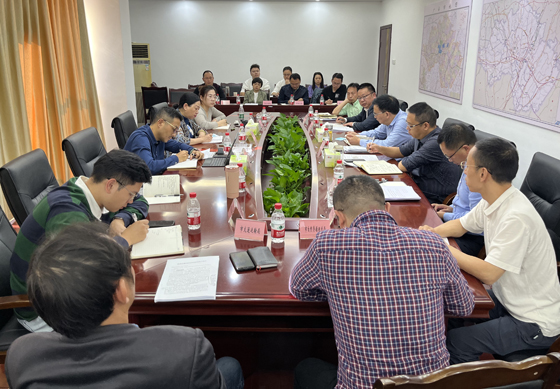 在广安市发改委会议厅举行的专题座谈会议现场.jpg