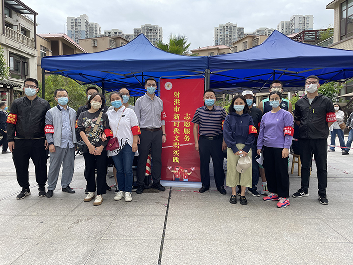 射洪农商银行13名党员干部组成的党员先锋队.jpg
