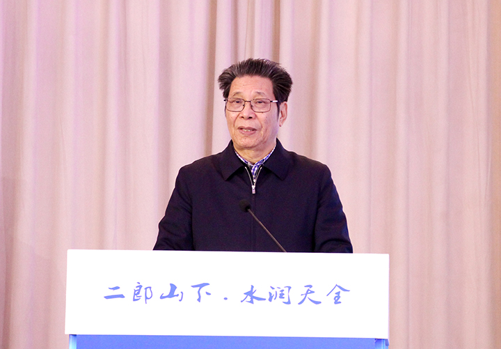 3我会会长、攀枝花市委原书记张成明主持会议.JPG