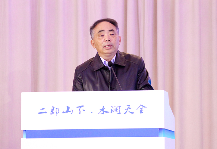 4全国政协委员、中国社科院马克思主义研究院党委书记、院长邓纯东在会议上作“学习贯彻党的二十大精神”专题宣讲.JPG