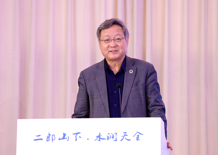 5清华大学中国农村研究院副院长、农业农村部农村经济体制与经营管理司原司长张宏宇在会议现场作精彩演讲.JPG