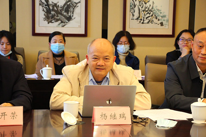 6.学会副会长、西南财大成渝经济区发展研究院院长杨继瑞出席会议.JPG