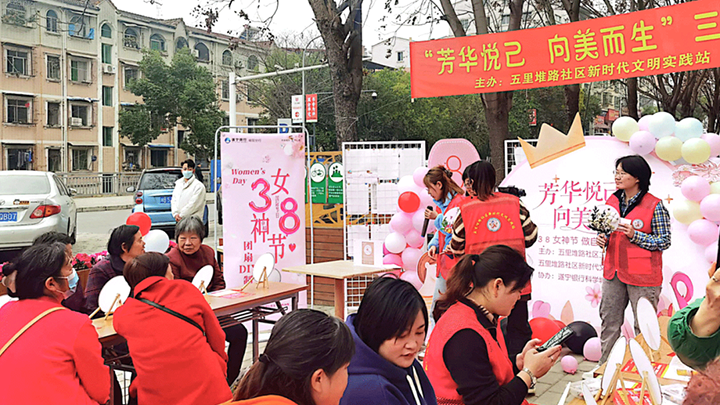 7绵阳分行开展多场三八女神节活动.png