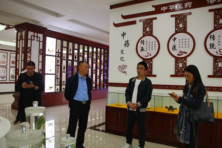 6课题组在四川百顺药业有限公司了解情况.JPG