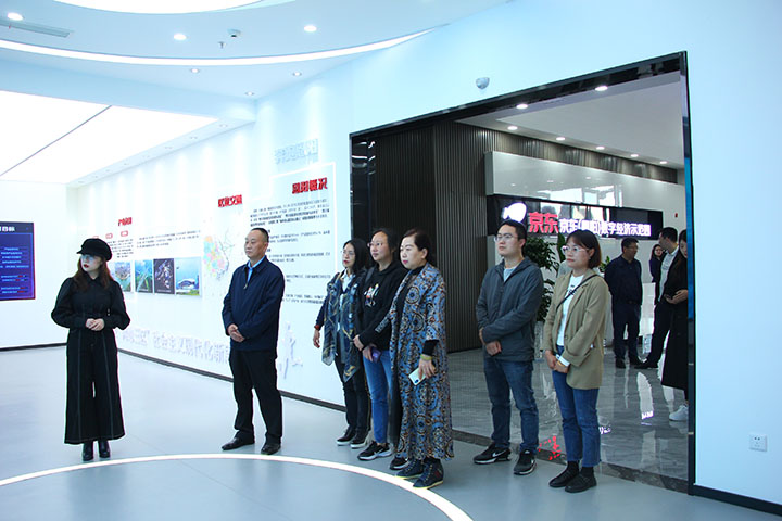 11课题组在京东（恩阳）数字经济产业园.JPG