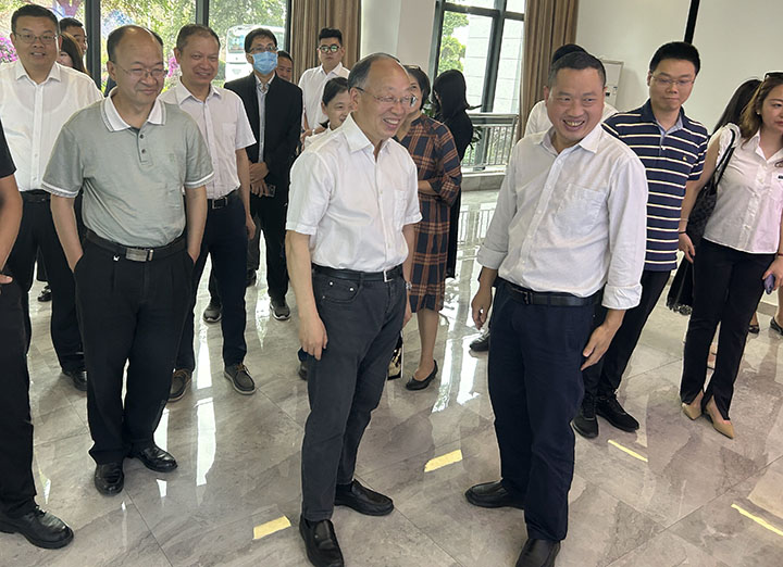 中共四川省委四川省人民政府决策咨询委员会副主任、成都市社科联主席、四川省社会科学院二级教授、博士生导师、“思源智库”首席专家李后强率专家组在广安调研.jpg