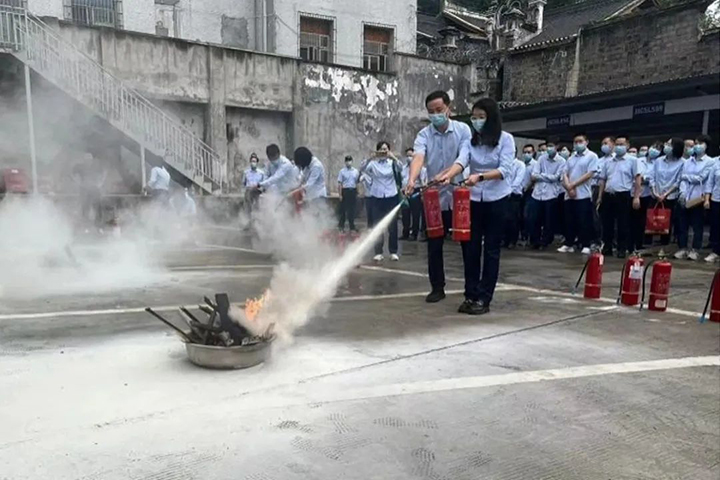 1消防灭火演练.jpg