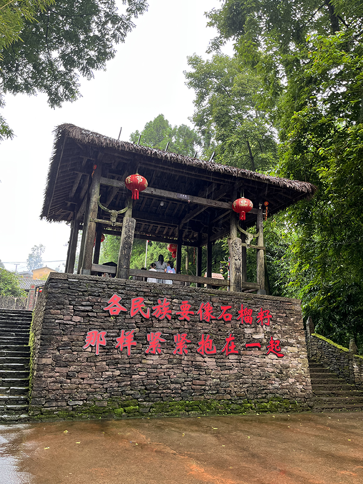 5 司莫拉村的广场.png