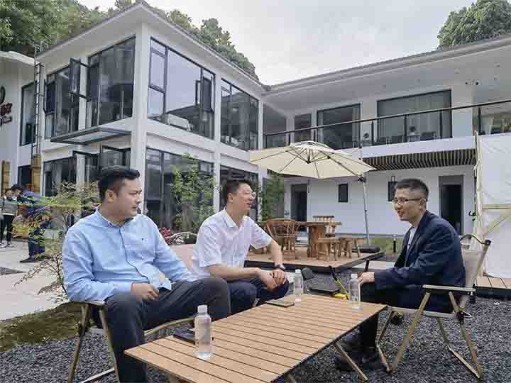 走访了解农村集体经济民宿业发展.jpg
