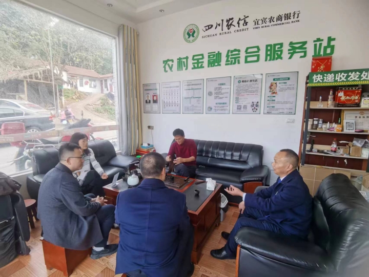 1实地走访裴石镇月亮湾姜方琼农综站_副本.jpg