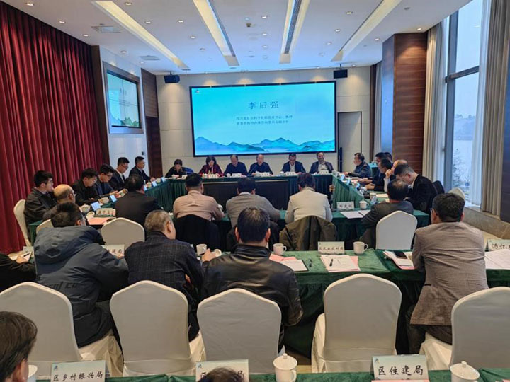 3 李后强在雅安雨城区举行座谈会.jpg