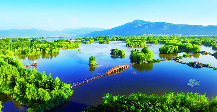 1邛海泸山风光（西昌市生态环境局供图）.jpg
