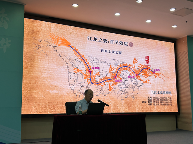 6　李后强在南门作学术讲座.png