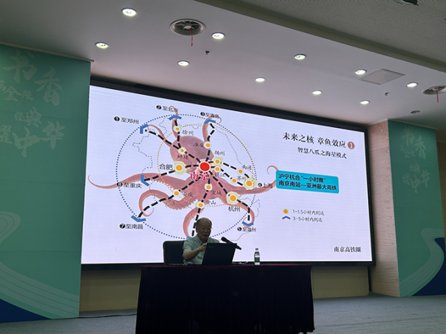 5　李后强在南门作学术讲座.png