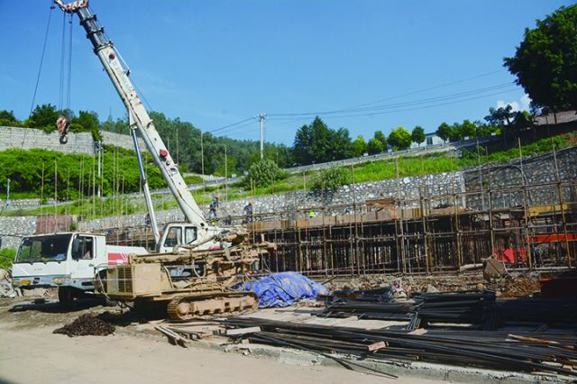 攀枝花市西区正在紧张建设的钢城集团高分子产业基地　车文斌　摄.JPG