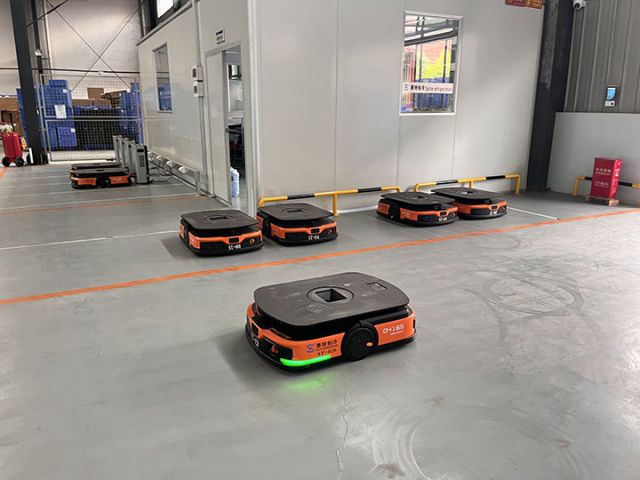 5赛特制冷公司的机器人.jpg