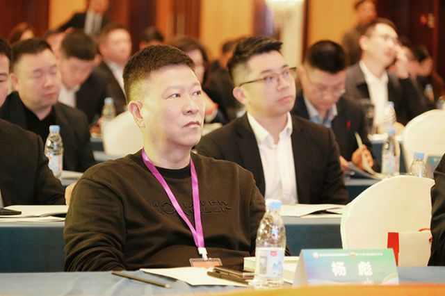 5学会副会长兼秘书长、《当代县域经济》杂志社长杨彪出席年会.jpg