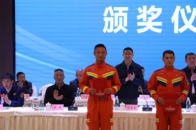 图1 吴彦禹获奖.JPG