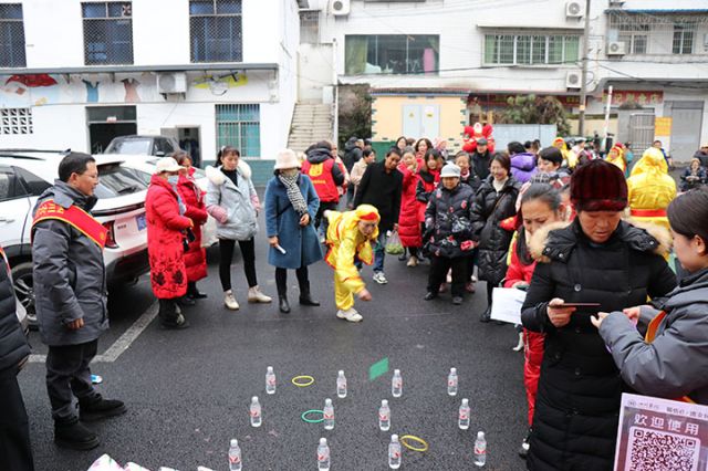 2欢乐套圈圈.JPG
