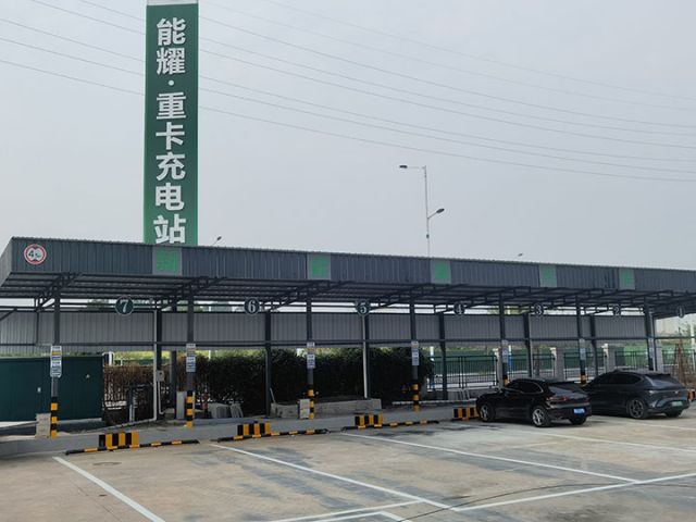 3内江耀新新能源汽车智能化充电设备投入使用.jpg