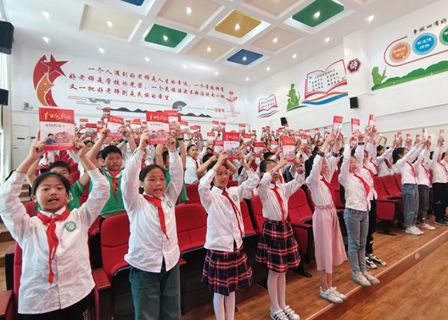 8)泸州国家高新区学校举行 “童心向党•共读经典”活动.jpg