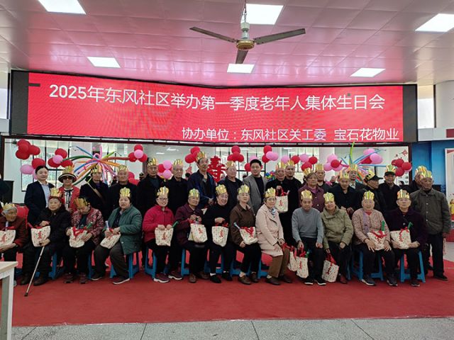 图5  合影留念.jpg