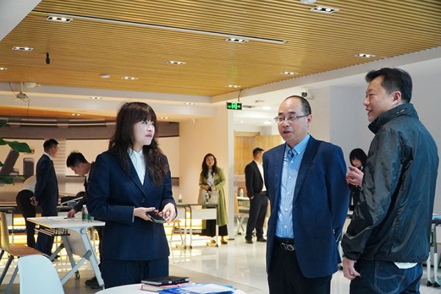 5企业与金融机构、政府部门现场交流。.JPG