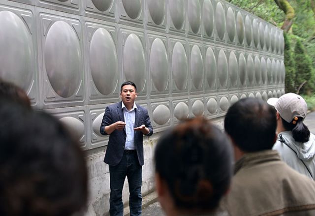 图4  4月22日，专家内江市东兴区新江街道动火及有限空间作业的安全现场把脉。.JPG
