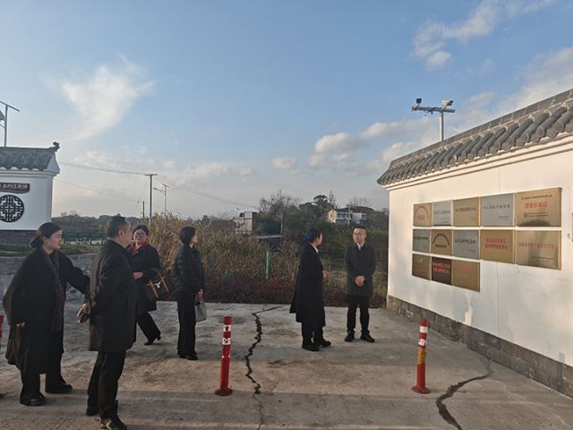 1内江农商银行领导带队前往企业实地调研.jpg