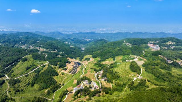 图4   航拍四方山。朱照富 摄.jpg