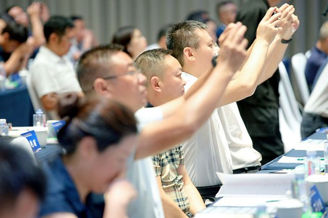 4参与人员认真聆听专心记录.jpg