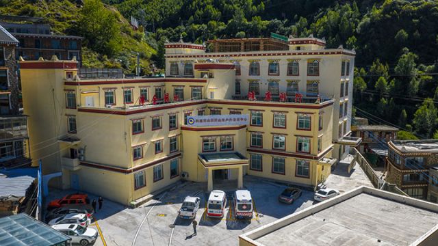 6新津对口援建的四姑娘山国际山地户外急救中心.jpg