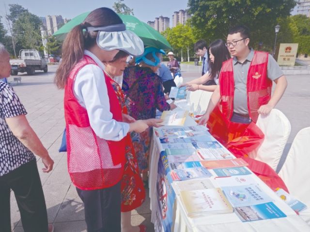 1759199528752614.jpg 走进社区宣传.jpg