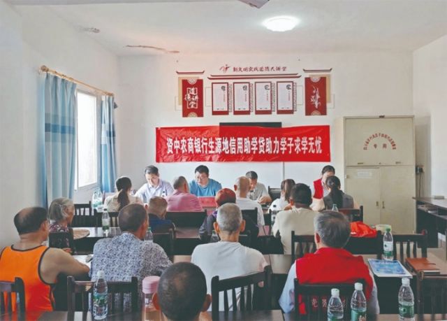 1759199695112393.jpg 与陈家镇拥共社区党支部联合开展主题党日活动.jpg