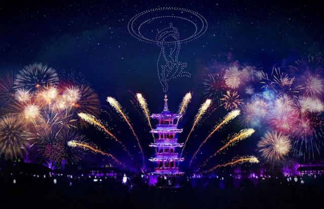 图1  无锡拈花湾景区的光影秀。（受访者供图）.jpg