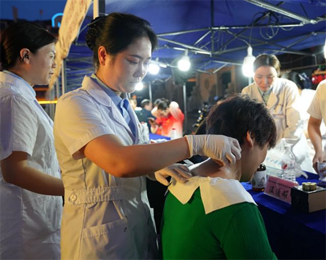 图2  义诊现场。新华网发（活动承办方供图）.jpg