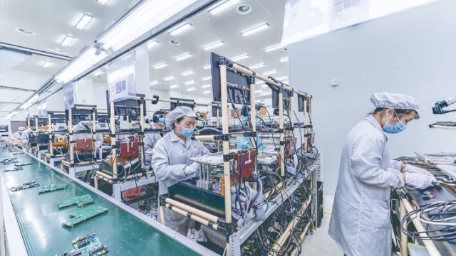 1762326700323298.jpg TCL光电科技(成都)有限公司生产线.jpg