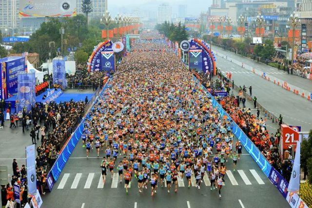 1762327775342908.jpg 2025全国半程马拉松锦标赛(第1站)在仁寿县激情开赛.jpg