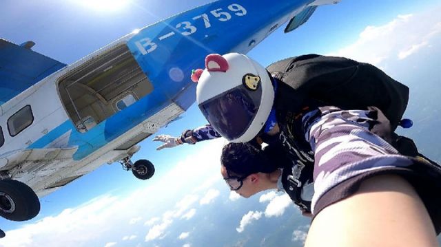 1763367776745192.jpg 图3 运动员展示低空跳山 (向继华 摄).jpg