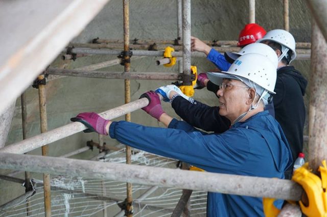 1763538930876048.jpg 图7 雁江区邀请专家开展半月山摩崖造像保护修缮.jpg