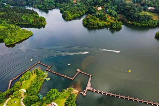 图7  凤凰湖畔美景。 &nbsp;廖胜春 摄.jpg