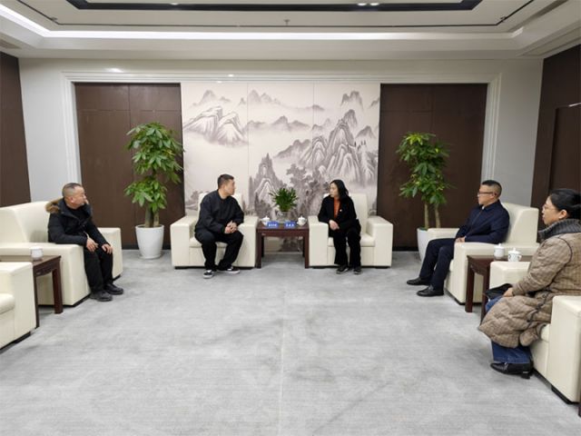 图1  资阳高新区管委会负责人与企业负责人座谈交流 拷贝.jpg