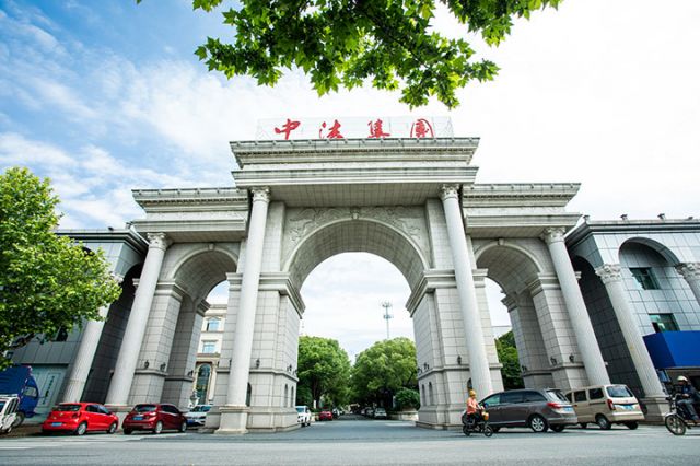 图1  中法控股集团有限公司一景（邵建平 摄）.jpg