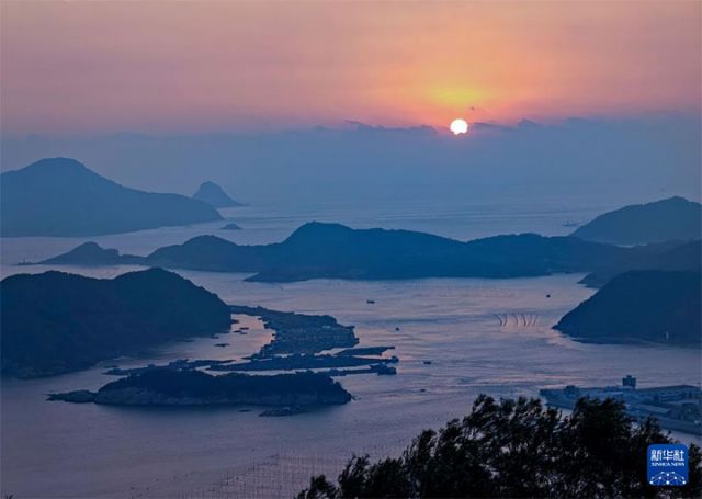 图6 这是12月4日在霞浦县三沙镇花竹村拍摄的海上日出景色。 拷贝.jpg