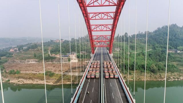 图1  12月1日，镇广高速通江至广安段白马渠江特大桥桥梁荷载试验现场。.jpg