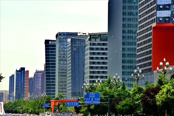“一干多支”是四川省委十一届三次全会提出来的四川发展战略。图为属于“一干”的成都天府新区一景　车文斌　摄.jpg