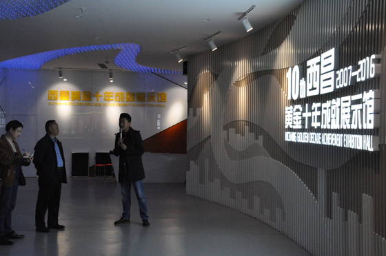 西昌黄金十年成就展示馆清晰的收藏着西昌十年发展的足迹潘兴扬摄.JPG