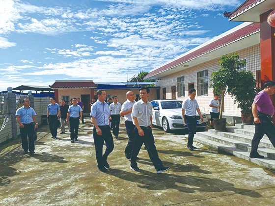 1农担公司到荣县农信社调研.jpg